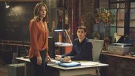 Scorpion – Die Beziehung von Paige (Katharine McPhee, l.) und Walter (Elyes Gabel, r.) nimmt eine unerwartete Wendung ...