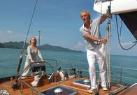 Das Traumhotel – Schiff Ahoi! Sonja (Tina Ruland) und Lorenz Henschel (Günter Maria Halmer) bei einer romantischen Segeltour.