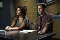 Brooklyn Nine-Nine – Rosa Diaz (Stephanie Beatriz, l.); Jake Peralta (Andy Samberg, r.)