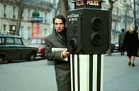 Geraubte Küsse – Antoine (Jean-Pierre Léaud) stellt sich bei seinen ersten Beschattungen als Privatdetektiv nicht so geschickt an.