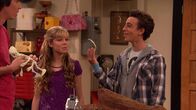 iCarly – L-R: Spencer Shay (Jerry Trainor), Sam Puckett (Jennette McCurdy), Jonah (Aaron Albert)