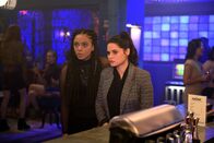 Charmed – Jada (Aleyse Shannon, l.); Mel Vera (Melonie Diaz, r.)