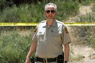 Monk – Der Sheriff (Daniel Stern) des Ortes, in dem Monk ein Ufo gesehen haben will, bittet den kauzigen Ermittler um Hilfe bei der Aufklärung eines Mordes...