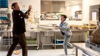 Freaky – Der Metzger (Vince Vaughn l.) und Josh Detmer (Misha Osherovich) Die Verwendung des sendungsbezogenen Materials ist nur mit dem Hinweis und Verlinkung auf RTL+ gestattet.; Der Metzger (Vince Vaughn l.) und Josh Detmer (Misha Osherovich) Die Verwendung des sendungsbezogenen Materials ist nur mit dem Hinweis und Verlinkung auf RTL+ gestattet.