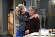 Last Man Standing – Vanessa Baxter (Nancy Travis, l.); Mike Baxter (Tim Allen, r.)