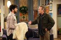 Last Man Standing – Mike (Tim Allen, r.) muss erkennen, wie wichtig es für Ryan (Jordan Masterson, l.) und Kyle ist, eine Vaterfigur in ihrem Leben zu finden ...