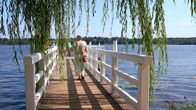 Die schönsten Berliner Inselparadiese – Vom Potsdamer Platz bis zum Wannsee (Foto), ein Besuch in der Gartenstadt Staaken und in Old Texas Town in Siemensstadt. Welcher Kiez ist der Schönste im Westen? Teil 4 der neuen Kiezserie. Mit Sven Ottke, Sir Simon Rattle, Roland Kaiser und vielen anderen.