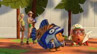 Toy Story Toons – "Classic Cartoon", "Urlaub auf Hawaii." Zufällig erfahren Ken und Barbie, dass Bonnie Urlaub auf Hawaii machen will. Die beiden sind sofort Feuer und Flamme und haben auch schon eine Idee, wie sie mitfahren können: Heimlich verstecken sie sich in Bonnies Reisegepäck. So ausgeklügelt ihr Plan auch sein mag, er geht leider nicht auf. Als ihre Freunde sehen, wie enttäuscht Barbie und Ken über die verpatzten Tage am Meer sind, haben sie Mitleid und versuchen, die beiden zu trösten.