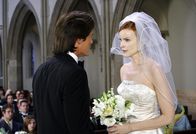 Desperate Housewives – Während der Hochzeitszeremonie kommen Bree (Marcia Cross, r.) doch Zweifel und sie bittet um eine kleine Unterbrechung, um mit Orson (Kyle MacLachlan, l.) unter vier Augen zu sprechen ...