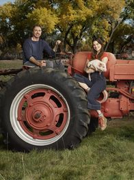 Bless This Mess – Mike (Dax Shepard, l.); Rio (Lake Bell, r.)