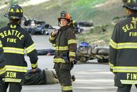 Station 19 – (Mitte) Captain Maya Bishop (Danielle Savre)