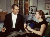 Indiskret – Die berühmte Schauspielerin Anna Kaiman ist sehr angetan von dem gutaussehenden Philip Adams (Cary Grant).