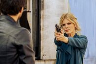 Signora Volpe – Sylvia (Emilia Fox) macht Tommaso (Giulio Corso) eine klare Ansage.