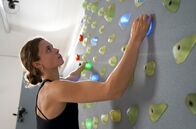 Mein Körper – Profikletterin Emma Bernhard im Kletterlabor der Deutschen Sporthochschule.