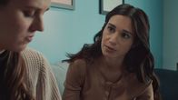 Encounters - Ins Getümmel – v.li.: Victoria August (Jeanette Limberg), Sophia Serrano (Ivana Consolani)