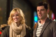 Hello My Name Is Doris: Älterwerden für Fortgeschrittene – Brooklyn (Beth Behrs, l.); John (Max Greenfield, r.)