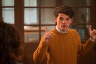 Killing Eve – Eine neue Spur macht dem Team Hoffnung. Hugo (Edward Bluemel) hat eine Idee, die die Ermittler einen bedeutenden Schritt voranbringen könnte.