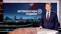 Aktenzeichen XY ... ungelöst – Moderator Rudi Cerne im Studio