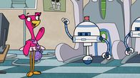 Doki – Annabelle begrüßt einen der Roboter.