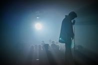 Priscilla – Auf der Bühne macht sich der Rockstar Elvis (Jacob Elordi) unsterblich.