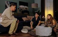 In aller Freundschaft – Dr. Roland Heilmann (Thomas Rühmann, li.) hat eine großartige Nachricht für Nils Winter (Paul Stiehler, mi.), doch leider hat er weder Nils noch dessen Freundin, seine Tochter Lisa (Ella Zirzow, re.), telefonisch erreicht. Als er die beiden zu Hause findet, kann er Nils sagen, dass ein passendes Spenderherz für ihn gefunden ist. Nils muss sofort in die Sachsenklinik.