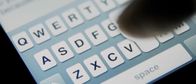 Hightech Revolution - Sternstunden der Technik – Die Smartphone-Tastatur, auf welcher alle Nachrichten geschrieben werden.