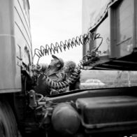 Auf Achse – Franz Meersdonk (Manfred Krug) gerät unter Verdacht einen Lastwagen gestohlen zu haben. (Rüdiger Kirschstein, re.).
