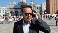 Donna Leon – Commissario Brunetti (Uwe Kockisch) muss bei seinem neuen Fall mit Fingerspitzengefühl vorgehen.