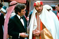Columbo – (v.li.) Peter Falk (Insp. Columbo), Hector Elizondo (Hassan Salah).
