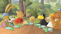 Der kleine Rabe Socke – Socke und Stulle streiten um die Nudeln.