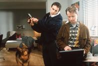 Kommissar Rex – (v.li.) Gedeon Burkhard (Alexander Brandtner), Heinz Weixelbraun (Christian Böck) .