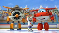 Super Wings – Onkel Albert und Jett feiern mit Drew den Sieg des Hockeyteams.