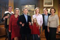 Erbin mit Herz – Tamasso Huber, Nina Proll, Freddy Quinn, Lili Hering (vorne), Katja Weitzenböck, Pierre Besson, Gaby Dohm.