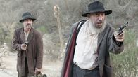 Bone Tomahawk – v.li.: Purvis (David Arquette), Buddy (Sid Haig)
