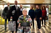 Call My Agent! – v.l.n.r.: Hicham Janowski (Assaad Bouab), Mimie Mathy (Mimie Mathy), Andrea Martel (Camille Cottin), Gabriel Sarda (Gregory Montel), Sofia Leprince (Stefi Celma)