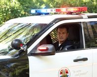 The Rookie – Officer John Nolan (Nathan Fillion) hat während seiner Streifenfahrt eine Begegnung mit einem ungewöhnlichen Fahrzeughalter.