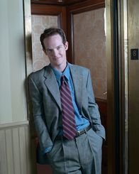 Monk – (2. Staffel) - Lt. Randall Disher (Jason Gray-Stanford) hat häufig absurd-naive Ideen und Theorien ...