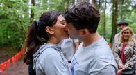 Sturm der Liebe – Lale (Yeliz Simsek, l.) und Fritz (Thimo Meitner, r.) küssen sich innig.