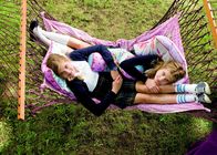 Hanni & Nanni 2 – Auch wenn's auf Lindenhof mal bewegt zugeht, Hanni (Jana Münster) und Nanni (Sophia Münster) halten immer zusammen wie Pech und Schwefel.