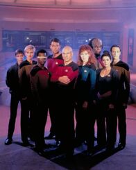 Star Trek - Das nächste Jahrhundert – Patrick Stewart (Captain Picard) und seine Mannschaft