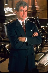 Law & Order – Der Stell. Staatsanwalt Jack McCoy (Sam Waterston) versucht in einem Mordprozess den verdrehten Ehrgeiz eines Vaters anzuprangern, dessen Sohn etwas verwirklichen sollte, was er selbst nie zu leisten im Stande war.