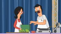 Bob's Burgers – Bob (r.) nimmt an einem Burgerwettbewerb teil, doch erst während des Wettkampfes wird ihm und Linda (l.) bewusst, dass sie ausgerechnet die wichtigste Zutat vergessen haben ...