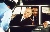 Die Abenteuer des Rabbi Jacob – (v.li.) Louis de Funès (Victor Pivert), Claude Giraud (Slimane).