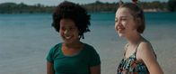 3 Hz – Von links: Noor (Maja Azila) und Ella (Cécile Enthoven) sind am Badesee.