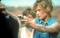 Thelma & Louise – Hundert Prozent Frauenpower: Mit den beiden Frauen Thelma (Genna Davis, r.) und Louise (Susan Sarandon, M.) sollte man sich besser nicht anlegen ...