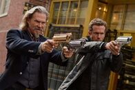 R.I.P.D. - Rest in Peace Department – Trotz ihrer Startschwierigkeiten werden Roy (Jeff Bridges, l.) und Nick (Ryan Reynolds, r.) fast so etwas wie ein richtiges Team.