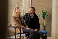 The Perfect Mother – Die Eltern Hélène (Julie Gayet) und Matthias (Andreas Pietschmann) streiten sich darüber, was das Richtige für ihre Tochter Anya ist.