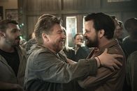 Der gute Bulle - Friss oder stirb – Fredo Schulz (Armin Rohde, vorne M.) und Axel Gondorf (Sascha Alexander Gersak, vorne r.) kennen sich bereits von früher.
