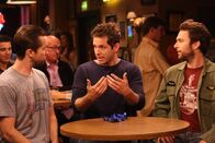 It's Always Sunny in Philadelphia – v.li.: Mac (Rob McElhenney), Dennis Reynolds (Glenn Howerton), Charlie Kelly (Charlie Day)