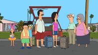 Bob's Burgers – Wollen zusammen ein paar Tage in Florida verbringen. Doch kann das gutgehen? Bob (M.), Linda (3.v.r.), Louise (l.), Gene (2.v.l.), Tina (3.v.l.), Lindas Vater (2.v.r.) und Lindas Mutter (r.) ...